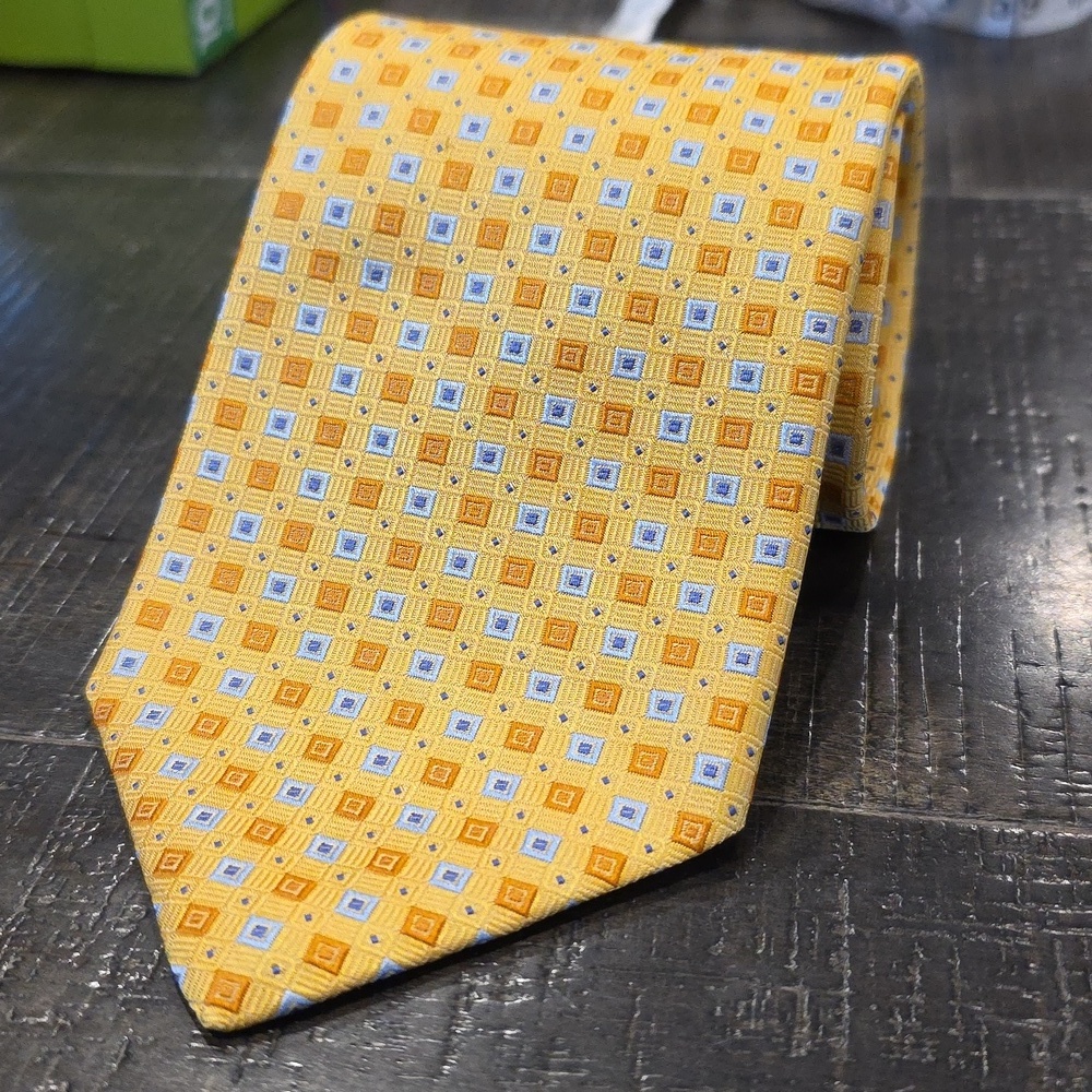 Brooks Brothers 346 Yellow/Gold and Blue Patterned Silk Tie